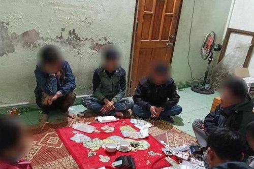 Huế: Bắt quả tang 7 đối tượng đang tổ chức đánh bạc