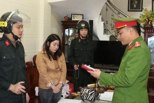 Gần 100 công an đột kích bắt 12 'nữ quái' đường dây đánh bạc tiền tỷ