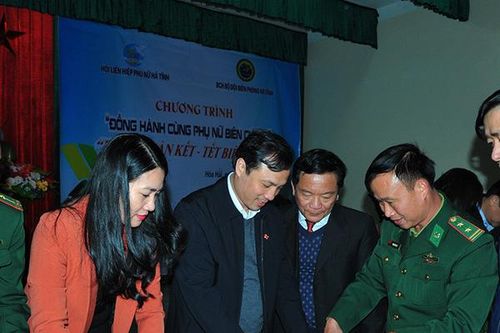 Hà Tĩnh: Ấm tình Xuân đoàn kết - Tết biên cương