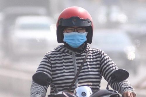 Hà Nội chìm trong bụi bẩn và sương mù