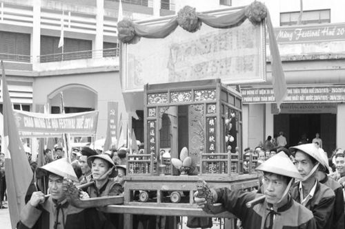 Phát huy thế mạnh của văn hóa Huế từ các dòng họ