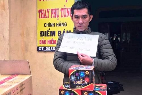 Liên tiếp bắt 2 vụ vận chuyển, mua bán trái phép pháo nổ