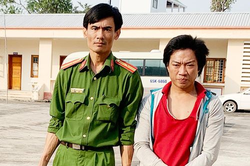 Tạm giữ thanh niên dùng chai bia đánh bảo vệ dân phố