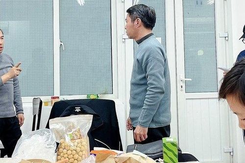 Nghệ sĩ Vân Dung chia sẻ hình ảnh bữa ăn 'đạm bạc' của các Táo