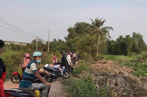Phát hiện thi thể nữ giới buộc vào can nhựa trôi trên sông