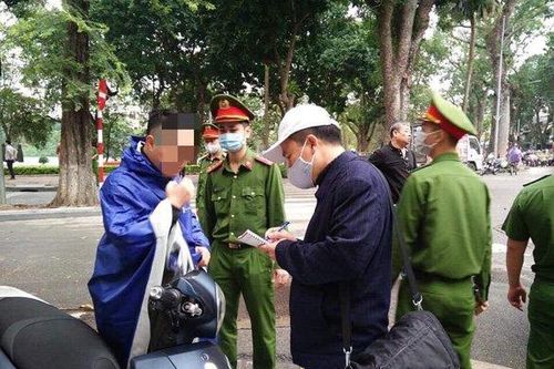 Không đeo khẩu trang, ba người bị xử phạt 3 triệu đồng