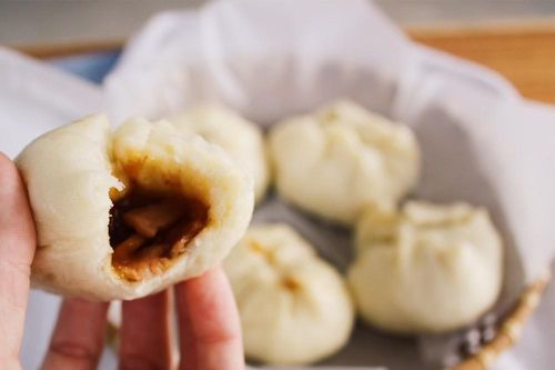 Hồng Kông: Nữ thực khách tá hỏa vì mua phải bánh bao nhân thạch sùng