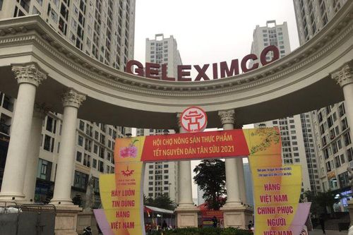Dừng hội chợ Tết 'khủng' tại khu chung cư vạn dân ở Hà Nội