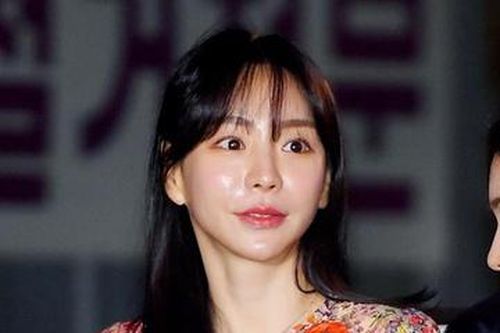 Bạn gái cũ của ca sĩ Park Yoo Chun bị truy tố tội mua bán ma túy và trộm cắp