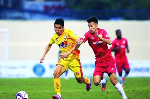 LS V-League 2021: Kẻ đóng trại rèn quân, người ăn Tết sớm