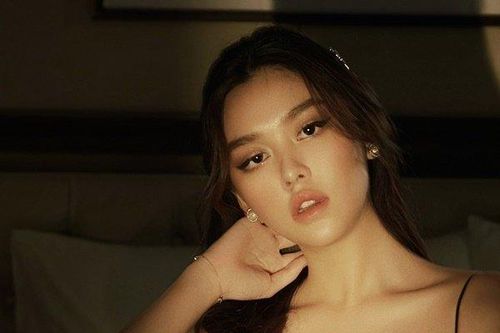 Á hậu Tường San: Gợi cảm hết nấc trong phòng ngủ