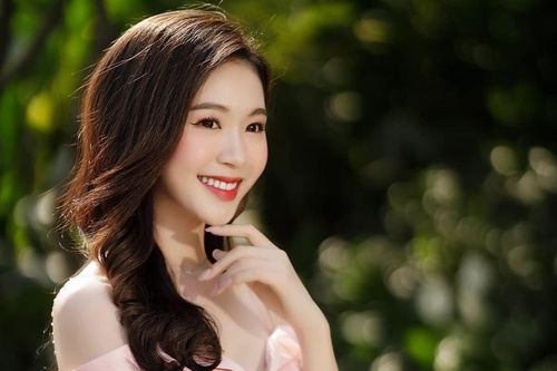 Vẻ đẹp thuần khiết của cô gái là 'bản sao' Hoa hậu Việt Nam Đặng Thu Thảo