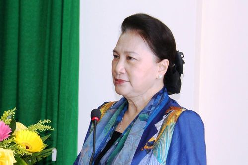 Chủ tịch Quốc hội tặng quà Tết gia đình chính sách, hộ nghèo tại Bến Tre