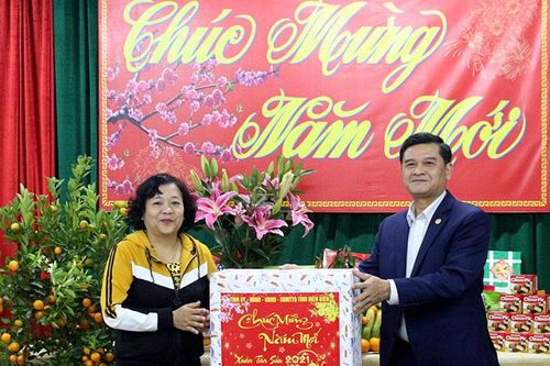 Đồng chí Lò Văn Muôn chúc tết các cơ quan, đơn vị trên địa bàn TP. Điện Biên Phủ và huyện Điện Biên