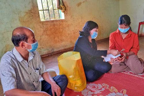 Trao quà Tết của Ủy ban Trung ương MTTQ Việt Nam cho hộ nghèo huyện Chư Păh và Ia Grai