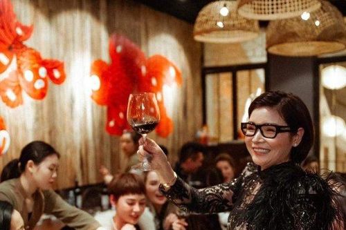Khám phá bí quyết săn hàng hiệu giá 'hời' từ bà chủ Dương Thị Nga