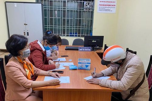Quận Đống Đa xử phạt 46 trường hợp không đeo khẩu trang nơi công cộng