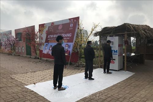 Lắp cây ATM khẩu trang miễn phí phục vụ người dân để chống dịch Covid–19
