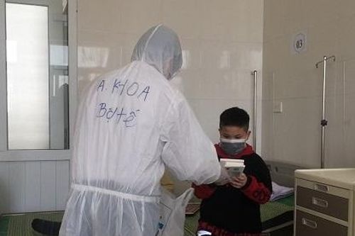 'Công dân tý hon' trong khu điều trị COVID