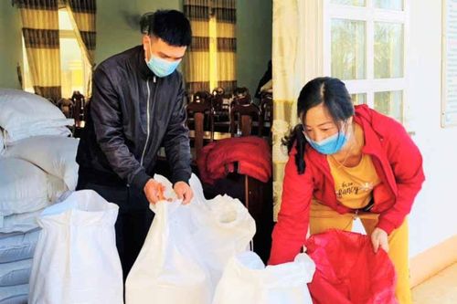 Cấp gạo cứu đói cho 912 hộ nghèo huyện Chư Păh