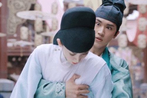 Hứa Ngụy Châu và tiếng oan 'quấy rối' bạn diễn Cổ Lực Na Trát