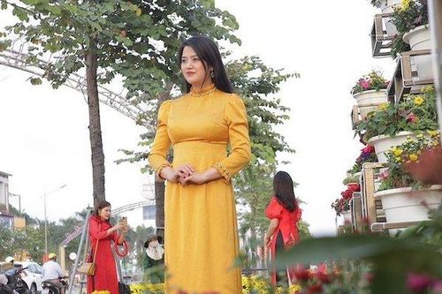 Ấn tượng đường hoa rực rỡ sắc màu đón Tết nguyên đán ở thành Vinh