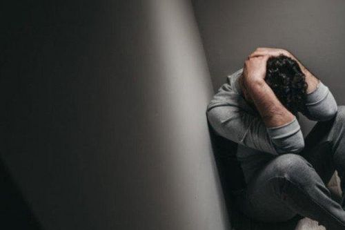 Tắm cho con gái, chồng 'đứng hình' khi biết bí mật động trời của vợ
