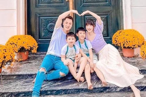 Bà xã ca sĩ Đăng Khôi: 'Tết, đừng mua hoa trễ'