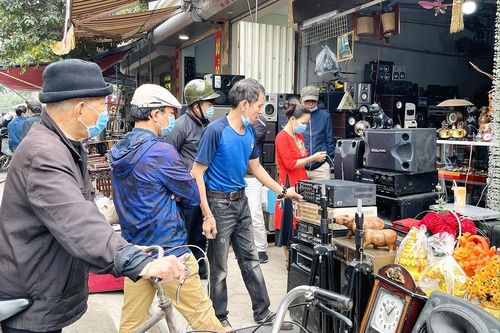 Nhộn nhịp phiên chợ đồ cổ đặc biệt ngày cuối năm