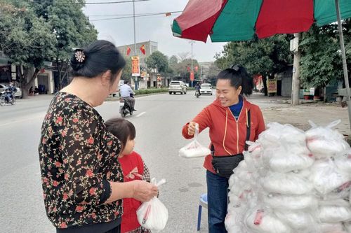 Nghệ An: Đầu năm mua muối lấy may