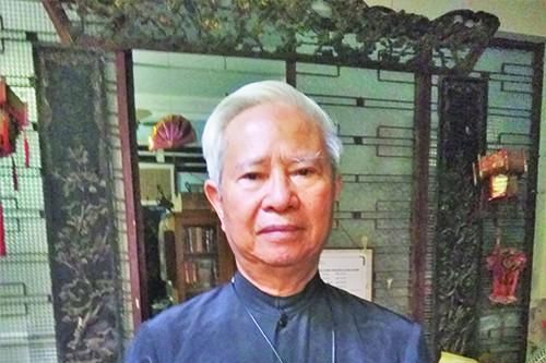 Vị linh mục bán áo mua sách cổ