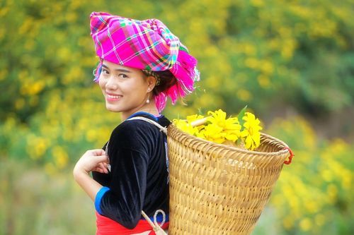 Cô giáo H'Mông xung phong dạy học ở điểm trường xa nhất nơi vùng cao biên giới