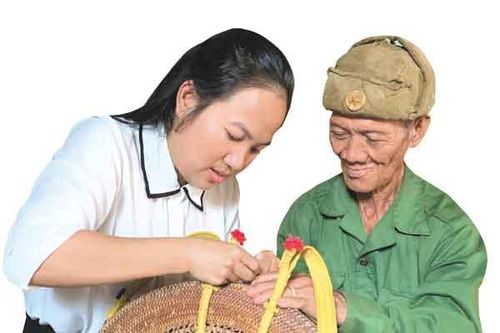 'Dệt áo' cho chiêng
