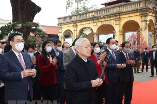 Tổng Bí thư, Chủ tịch nước Nguyễn Phú Trọng dâng hương tại Khu di tích Hoàng Thành Thăng Long