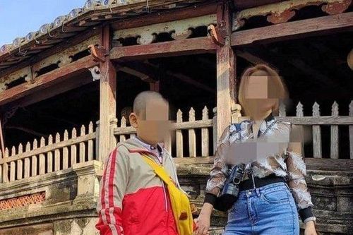 Truy tìm danh tính cô gái 'thả rông' vòng 1 ở di tích chùa Cầu