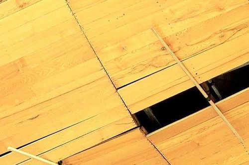 Huế: Nhà hát gần 200 tỷ đồng vừa đưa vào sử dụng đã hư hỏng