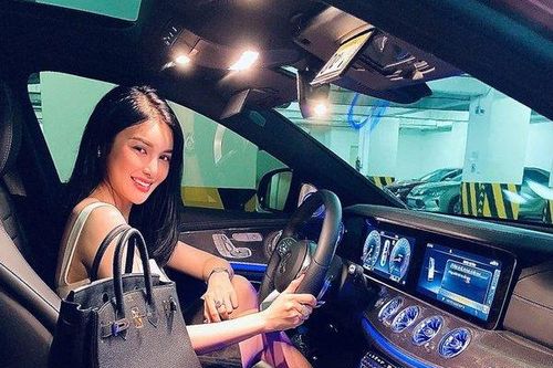 Bóc giá xế hộp bạc tỷ của Á quân Tình Bolero 2019 Lily Chen
