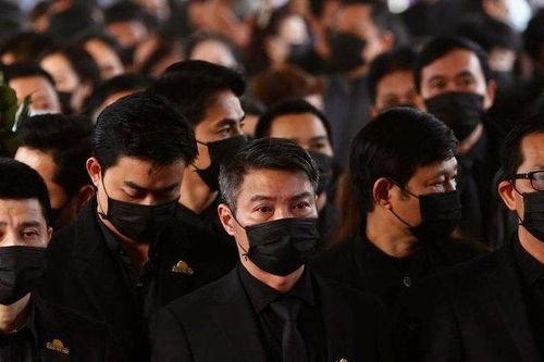 NSND Trung Hiếu, Công Lý khóc lặng trong đám tang NSND Hoàng Dũng