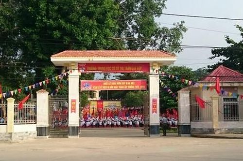 Tát học sinh lớp 9 không thuộc bài, thầy giáo bị kỷ luật cảnh cáo, chuyển trường