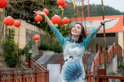 Hà Tĩnh: Hơn 1.000 tác phẩm dự thi 'Duyên dáng Áo dài qua ảnh'