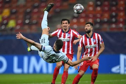 Giroud lập siêu phẩm, Chelsea nắm lợi thế lớn tại Champions League