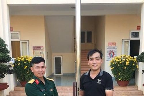 Thượng úy QNCN Nguyễn Văn Sâm nhặt được của rơi trả người đánh mất