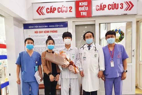 Ngừng tim, giãn hết đồng tử, chàng trai Hà Nội được 'làm lạnh' để cứu sống thần kỳ
