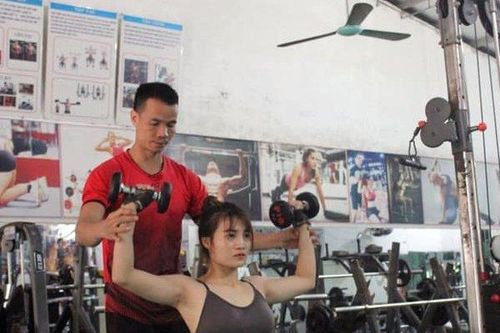 HLV chia sẻ bí kíp giảm cân, siết eo 'con ong' sau Tết