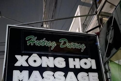 Bắt quả tang 2 cơ sở massage tổ chức nhân viên khỏa thân kích dục cho khách