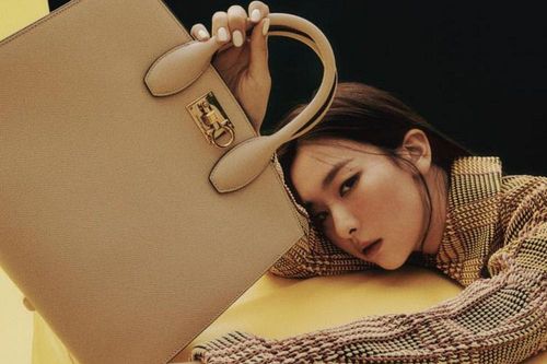 Seulgi (Red Velvet) diện trang phục Salvatore Ferragamo chuẩn hình mẫu của các nam thần tượng 'người gặp người yêu'
