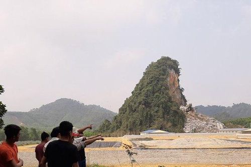 Dân phẫn nộ, tập trung tố trại lợn 'bức tử' môi trường!