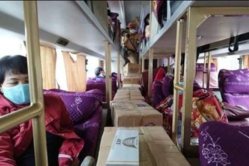 Hàng ngàn bao thuốc lá lậu 'vi vu' trên xe khách