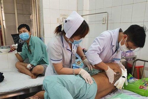 Cứu sống người đàn ông bị bò húc, đa chấn thương