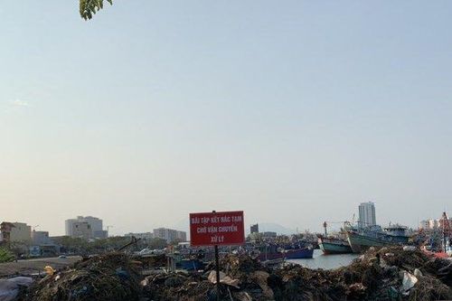 Vụ xe chở rác đỗ 'thị uy': Hé lộ thông tin về gói thầu bạc tỷ